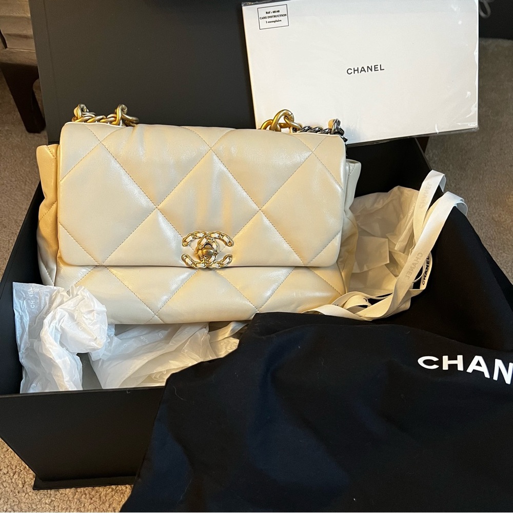 Chanel 19 beige large flap bag lambskin two tone metal - Picture 3 of 14